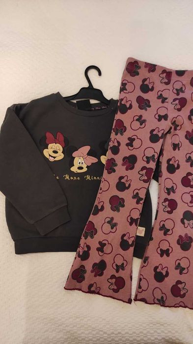 Set pantaloni evazati si hanorac Minnie Mouse, masura 128 cm