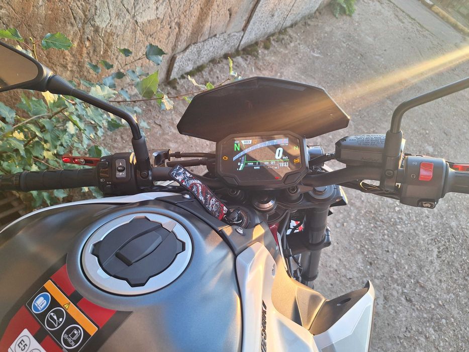 Kawasaki Z900 Akrapovic Performance 2023