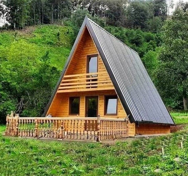 Executam case si cabane A-frame