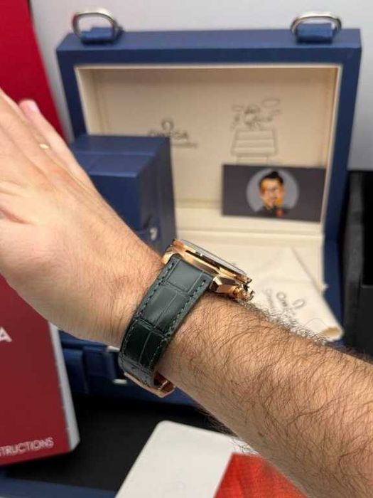 omega speedmaster златно/зелено
