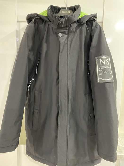 Демисезонная куртка на мальчика.