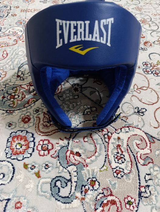 продается шлем для бокса для детей everlast