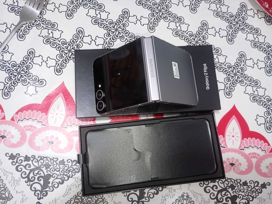 Vând Samsung Galaxy z flip 6