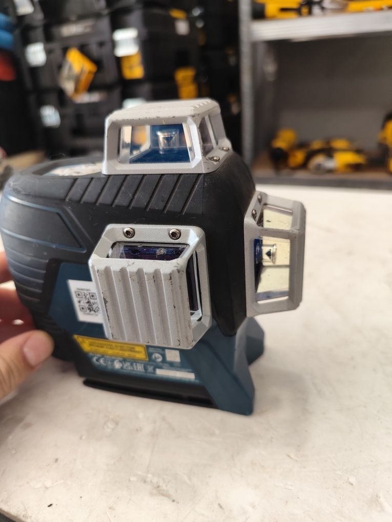3Д лазерен нивелир Бош 360° Bosch GLL 3-80 C + 3Ah