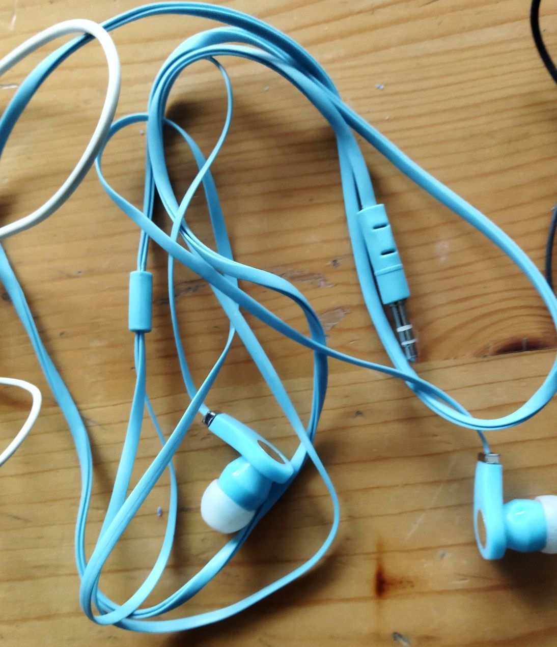 4 броя слушалки за слушане