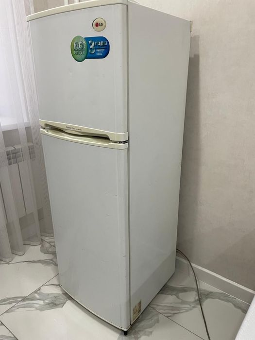 Холодильник LG (2-х камерный)