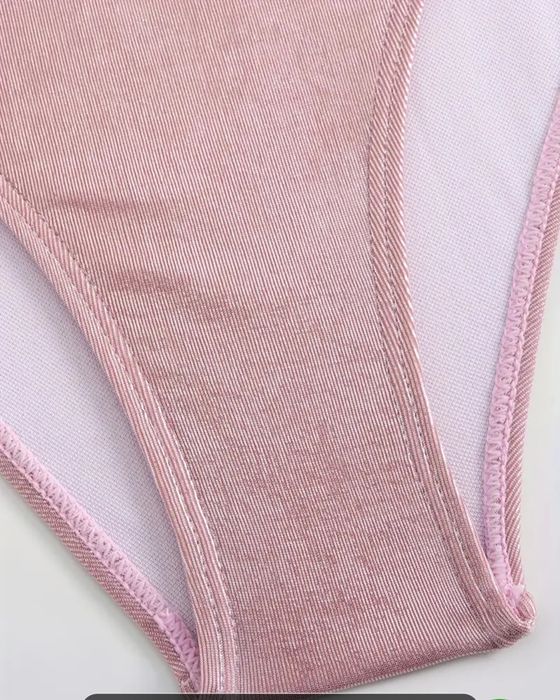 Цял лъскав бански в розово