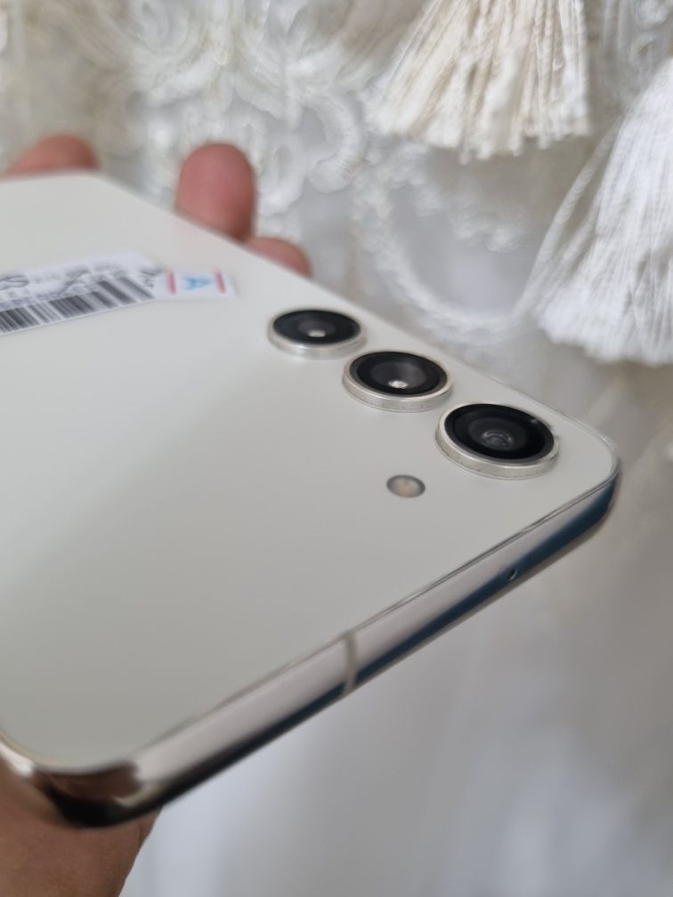 Samsung s23  5G 8/256gb ideal