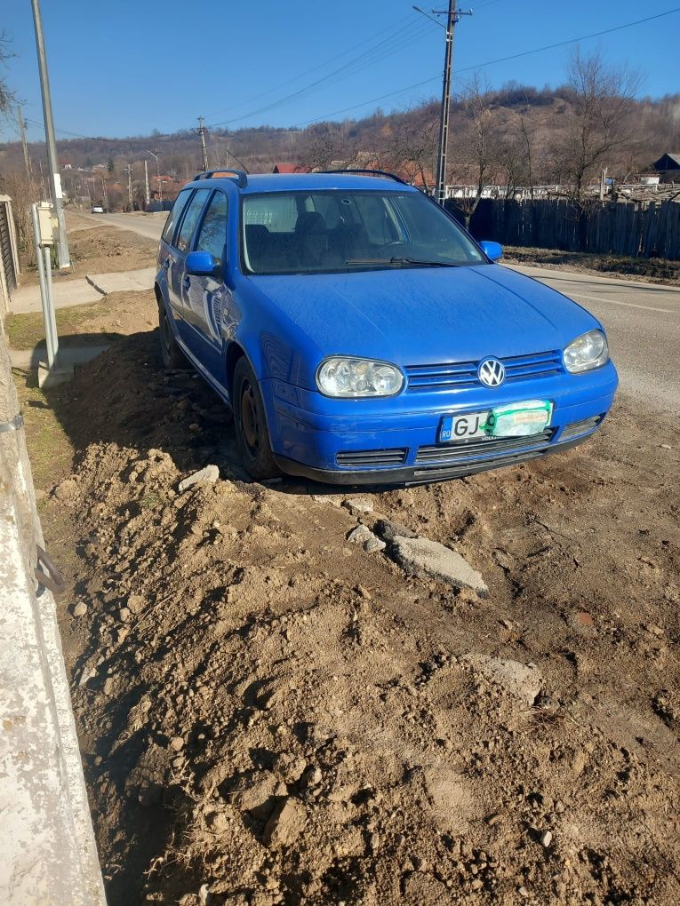 Vând Golf 4,anul 2000!!!