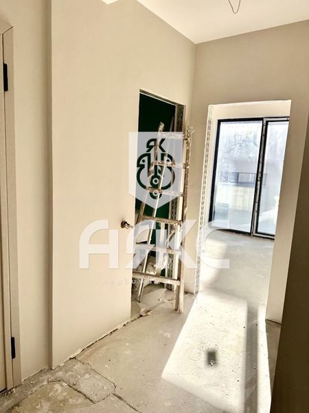 Тристаен апартмент в кв. Хладилника