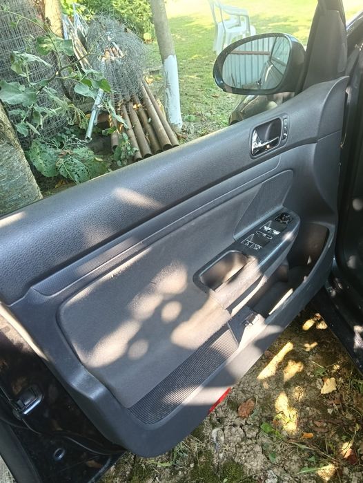 Vând VW Golf 5 1.4 FSI