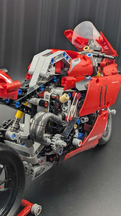 Lego Technic 42107 Ducati Panigale V4 R