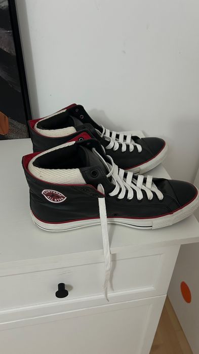 Tenesi Converse barbatesti