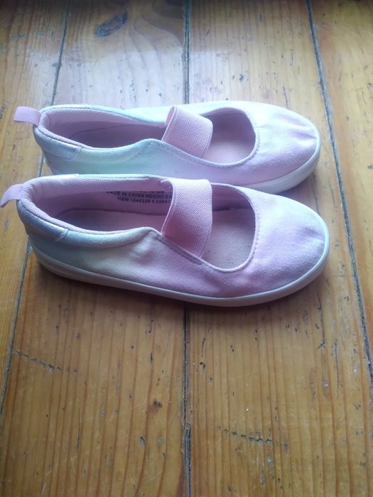 Vând 2 perechii pantofi