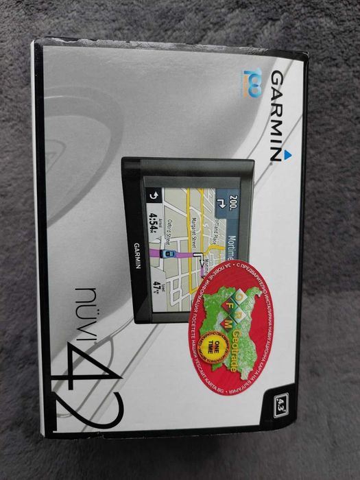 Нова GPS навигация Garmin nuvi 42 с всички аксесоари и принадлежности