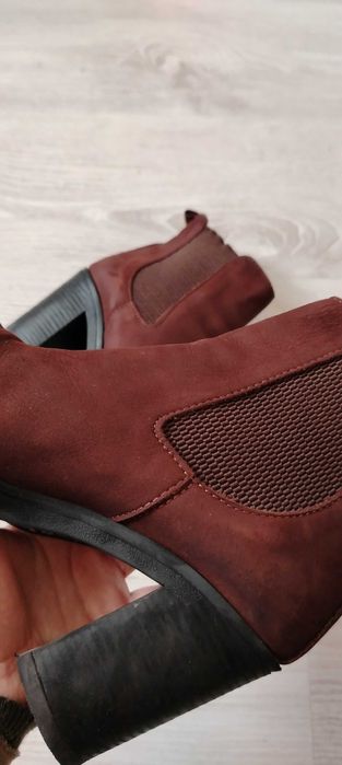 Botine din piele întoarsă