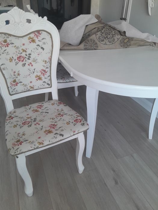 Стол обеденный с 6 стульями в очень хорошем состояний.