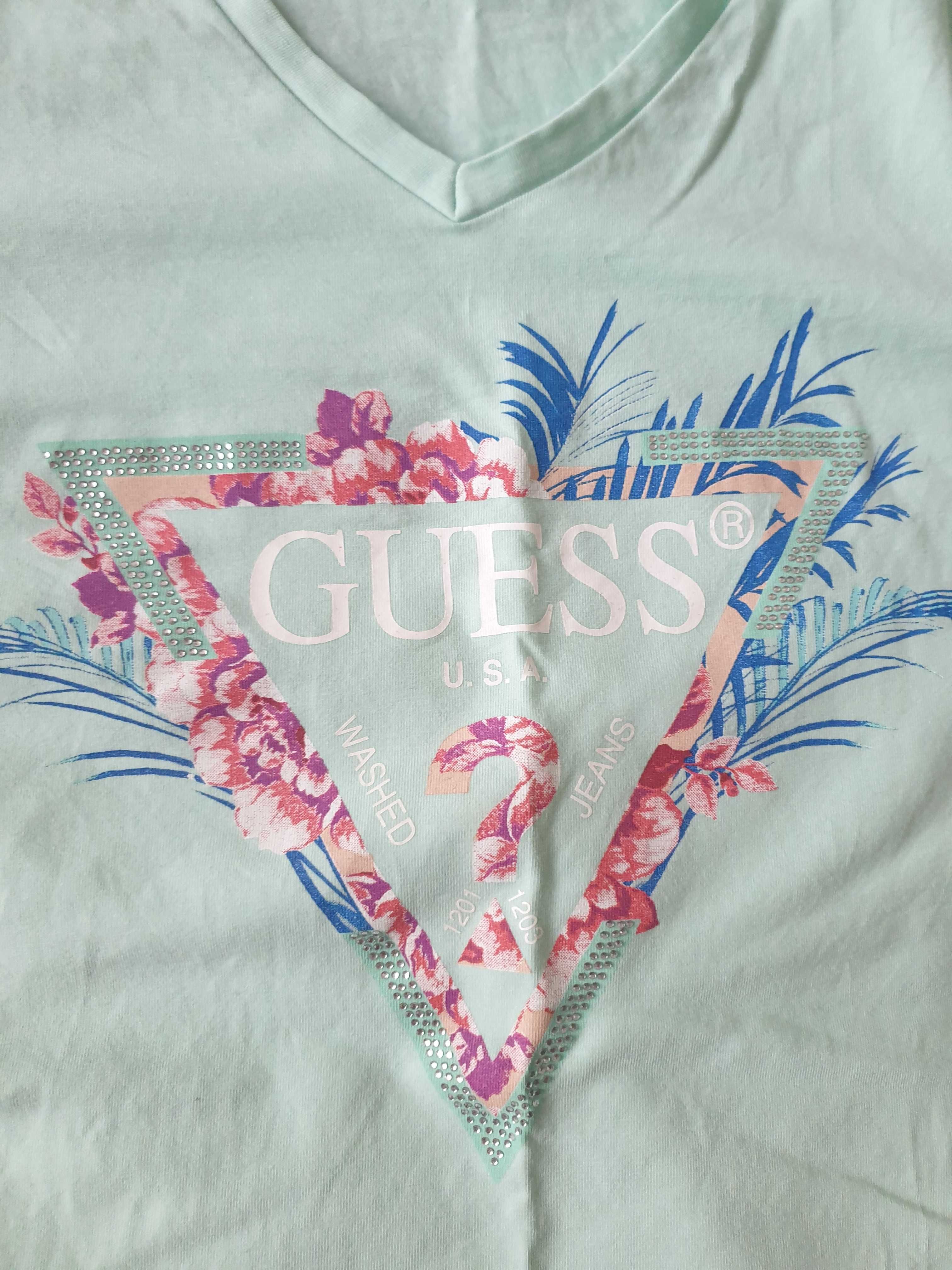 Тениска Guess, подарена ми е, но е малка, носена броени пъти! Размер S