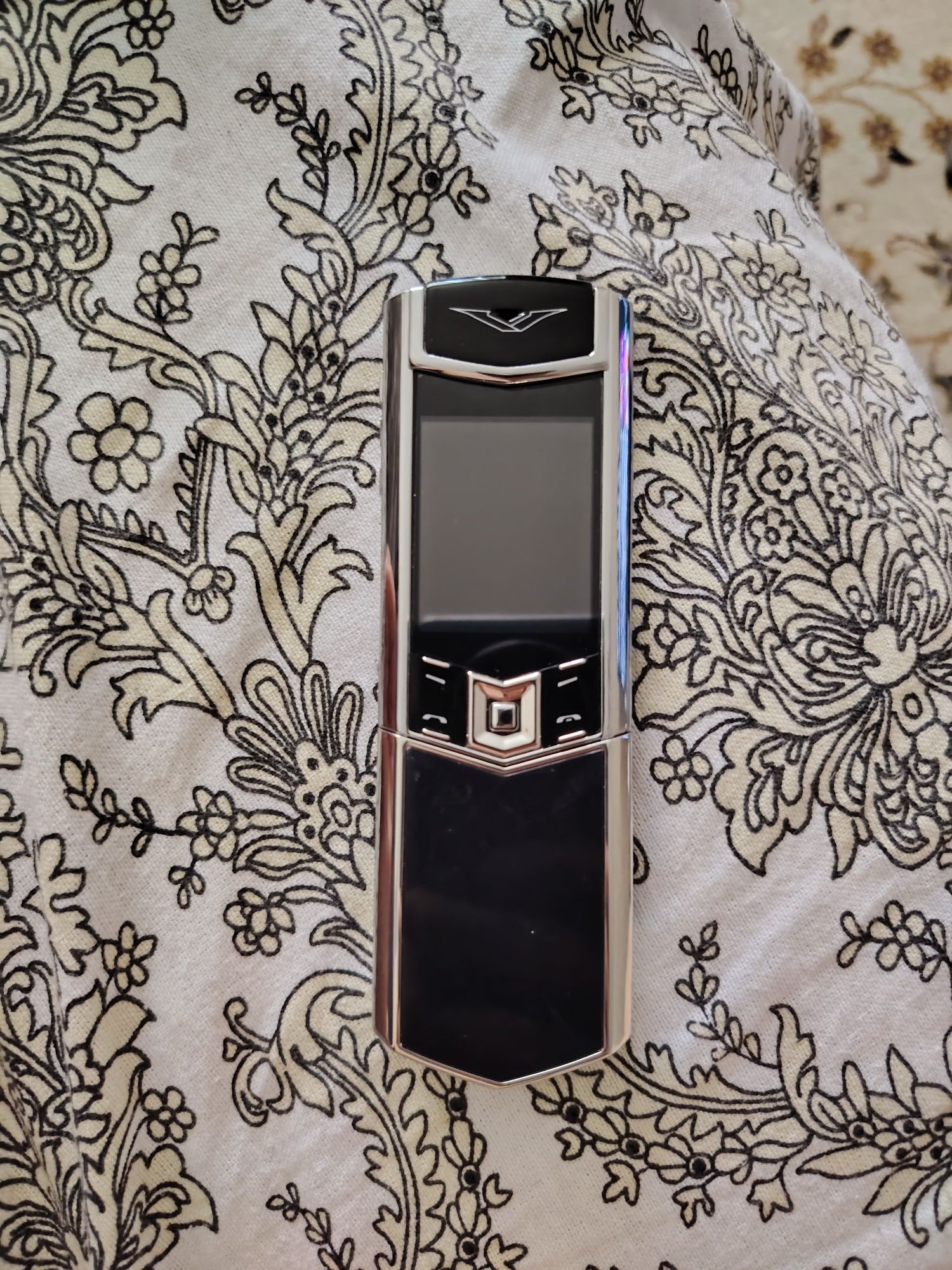 Продаётся телефон Vertu
