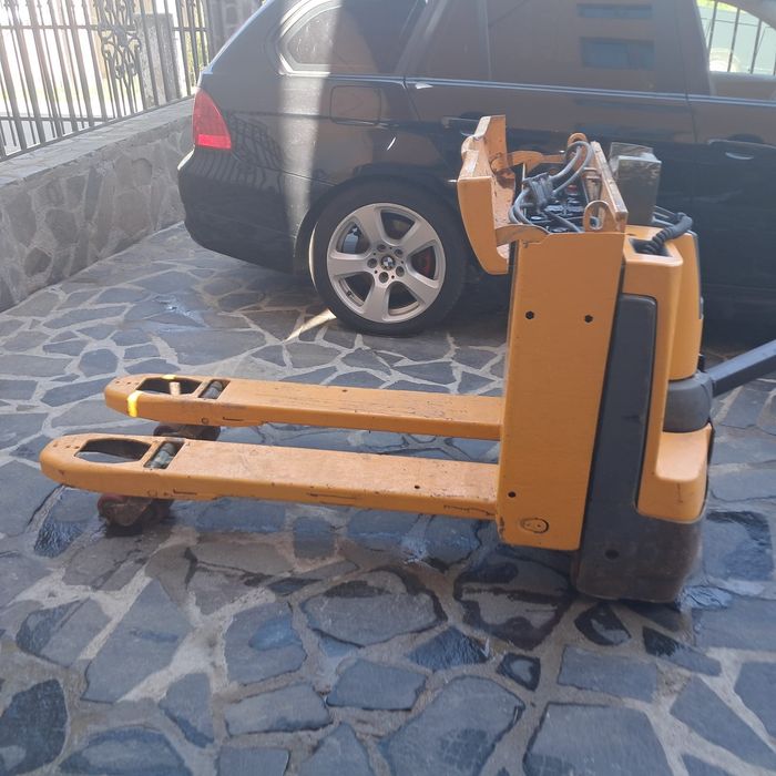 Vand transpaleta electrica Jungheinrich