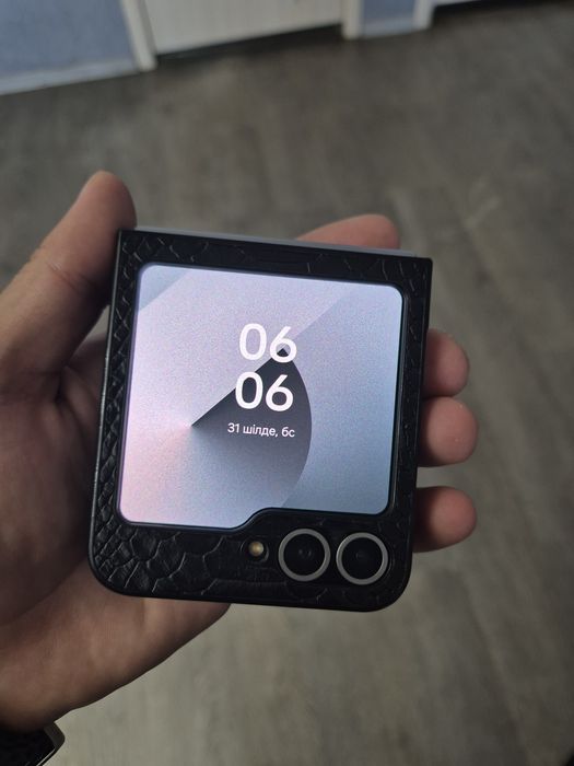 Samsung Galaxy Z Flip6