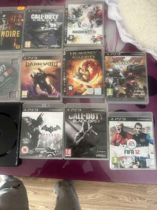 Pleyul se afla în stare foarte buna el este urmat de doua console