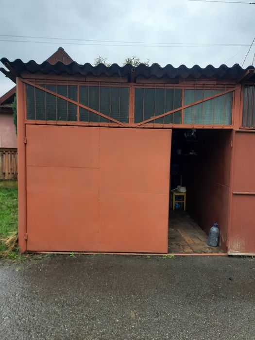 Vând garaj situat lângă blocul A.N.L. cel vizavi de Casa Verde.
