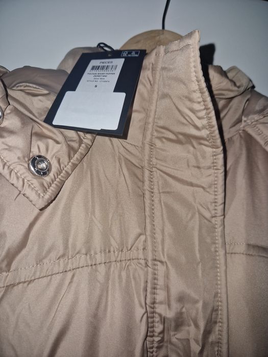 Страхотно ново яке с качулка