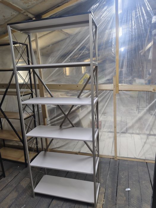 Стеллажи из дерева и  металла.