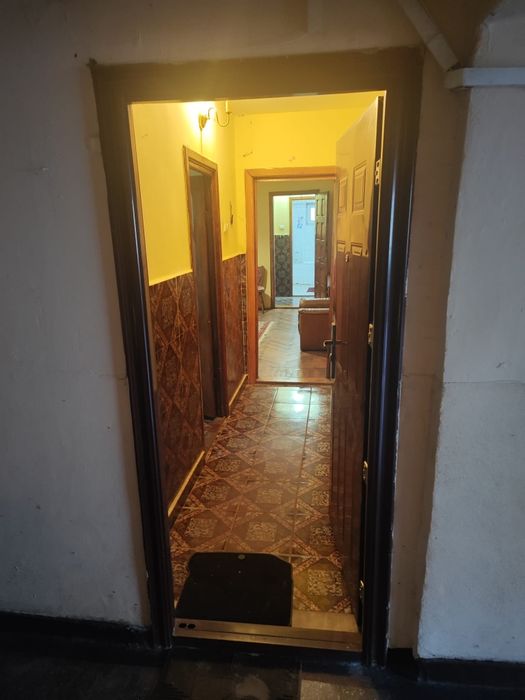 Închiriez apartament 2 camere semidecomandat, micro 11 lângă gradiniță