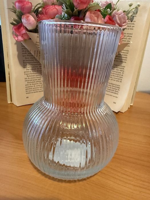 Vaza si buchet flori