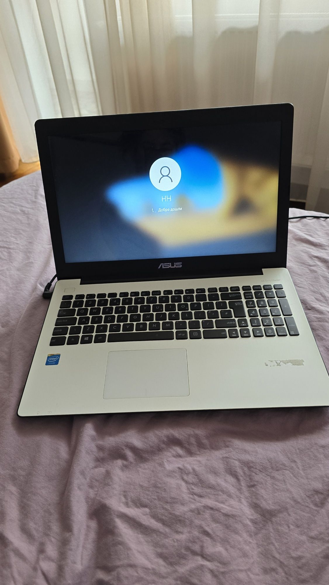 Лаптоп Asus + подарък чанта