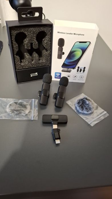 Комплект 2 безжични микрофона.