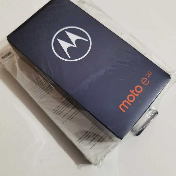 Нов*Motorola E20