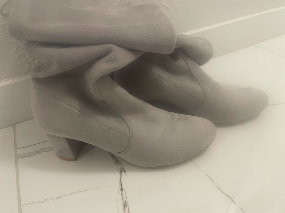 Светло сиви чизми