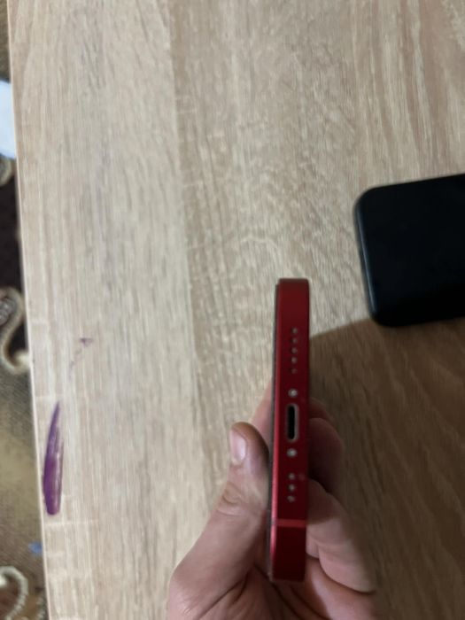 Vând iPhone 13 Red /128 Gb