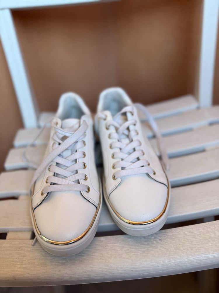 Дамски обувки guess