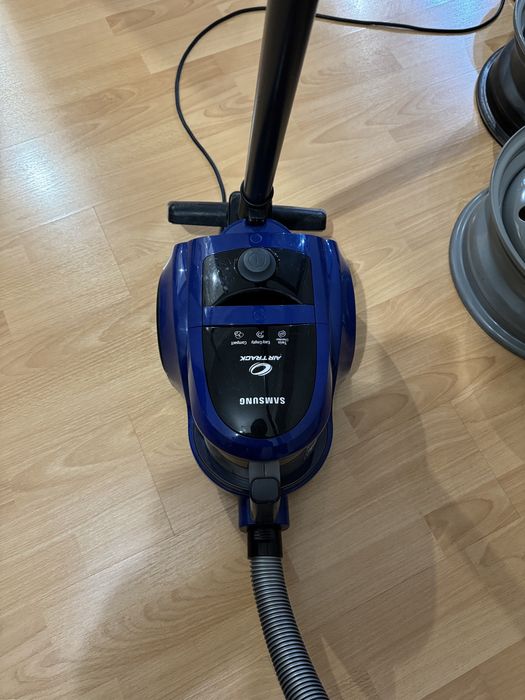 Пылесос самсунг практически новый 25 тысяч тенге оригинал не китай