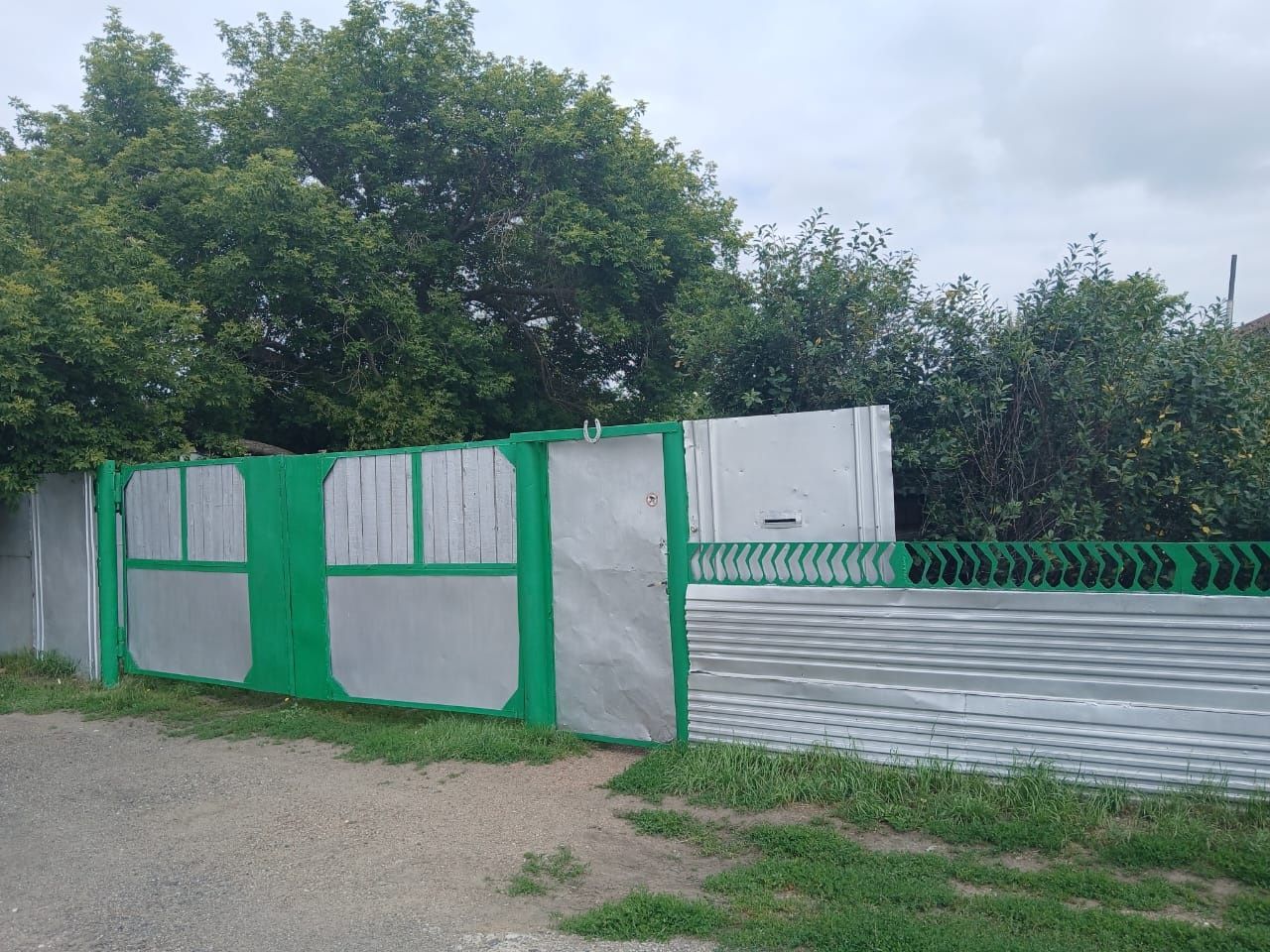 Продам дом с земельным участком  в с.Айет