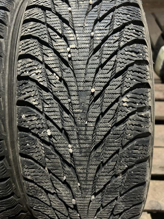 Продам шины состоиение хороши