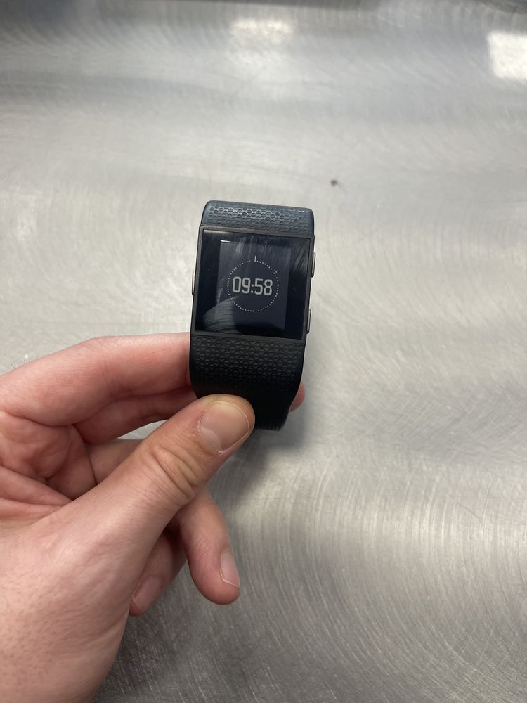 Часовник FitBit Surge