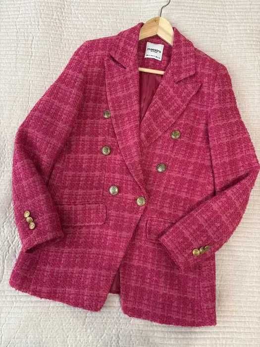 Розово сако букле с двуредно закопчаване