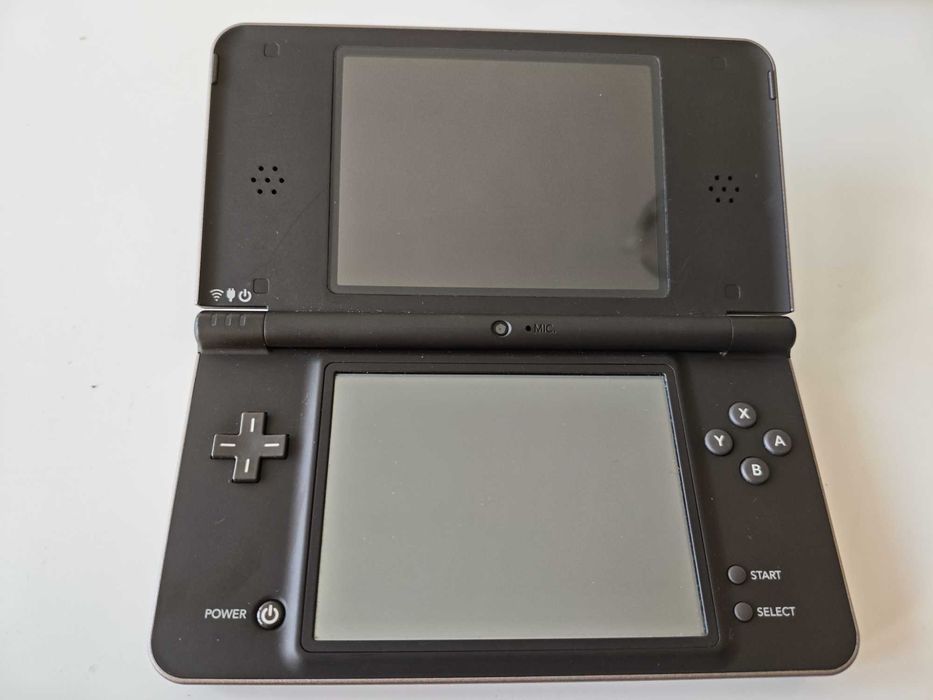 Nintendo DSi XL - Качени много игри