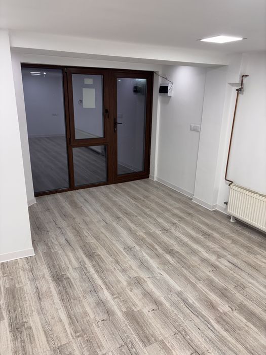 Garaj Zavoi amenajat pentru birou sau locuit