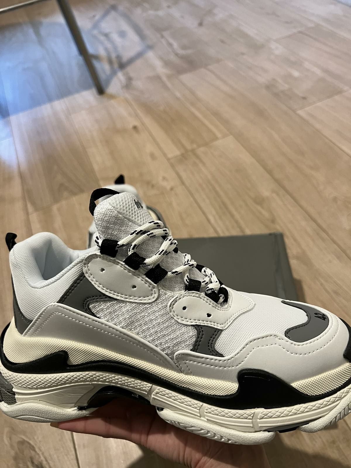 Мъжки  Triple S White/Black