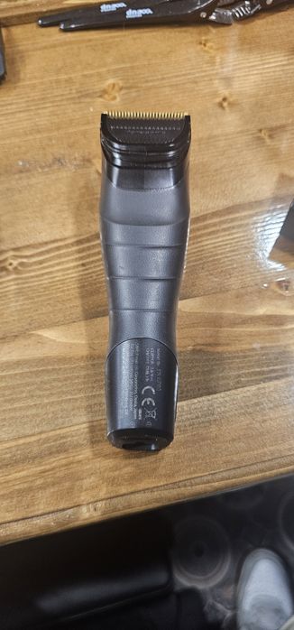 Vând mașina de tuns Panasonic Profesional