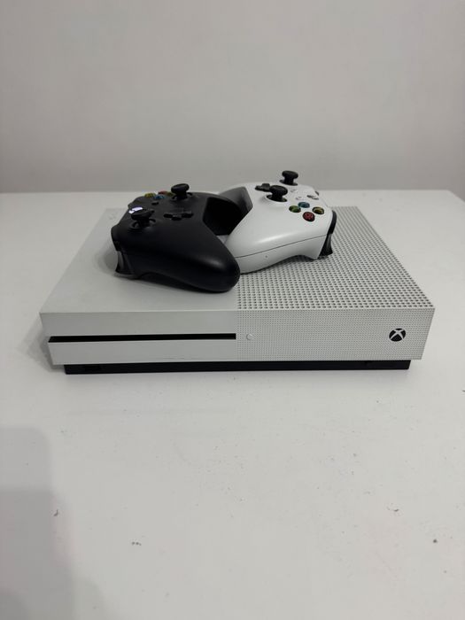 XBOX ONE S- 500gb , ideal pentru un cadou de Crăciun !