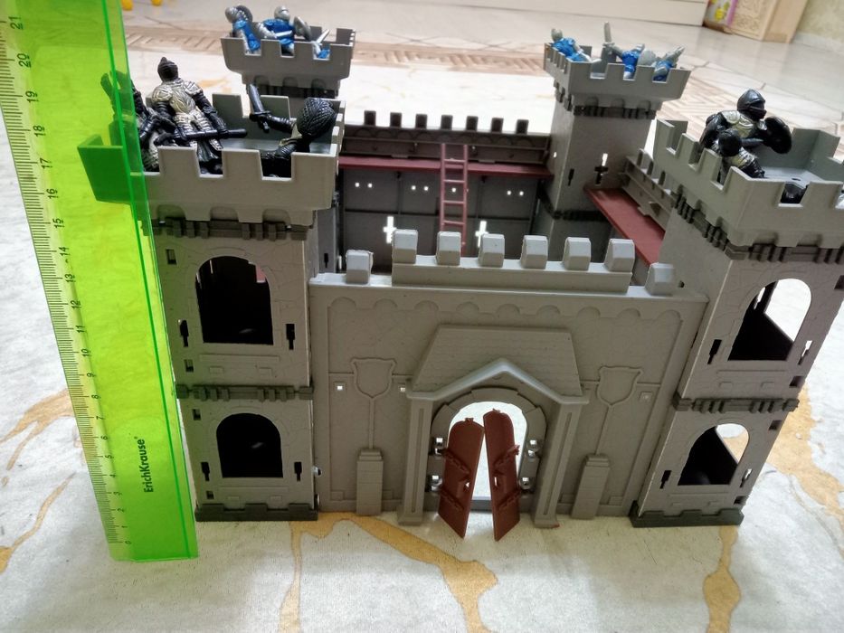 Замки замок дом игрушка продам