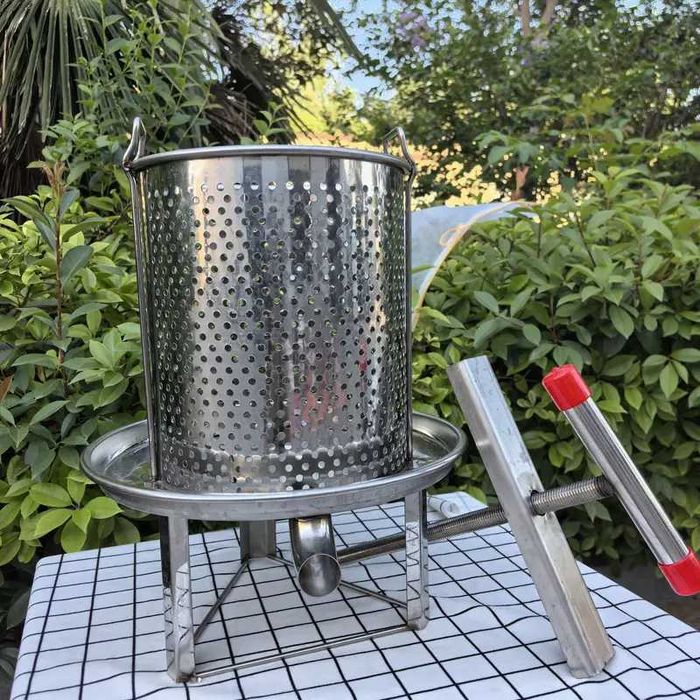 Ръчна преса за грозде,сокове,плодове ,мед