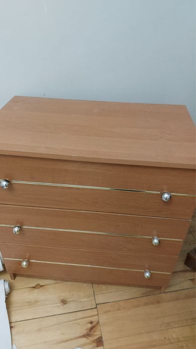 Комод с выдвижными ящиками
